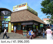 Салон связи "Связной". Пролетарский проспект. Район Царицыно. Москва (2014 год). Редакционное фото, фотограф lana1501 / Фотобанк Лори