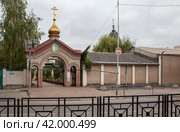 Ворота, вход на территорию Собора Михаила Архангела. Пятигорск. Ставропольский край (2023 год). Редакционное фото, фотограф Сергей Афанасьев / Фотобанк Лори