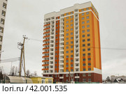 Типовой  фасад многоквартирного жилого дома . Концепция продажи нежвижимости. Редакционное фото, фотограф Сергеев Валерий / Фотобанк Лори