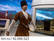 Мужчина в традиционном национальном костюме танует кавказский танец у стенда Карачаево-Черкесской Республики на выставке-форуме "Россия" на ВДНХ в городе Москве, Россия (2024 год). Редакционное фото, фотограф Николай Винокуров / Фотобанк Лори