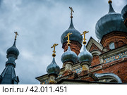 Купола Церкви Казанской иконы Божией Матери в Малиновском скиту (Нижегородская область) (2021 год). Редакционное фото, фотограф Илья Старков / Фотобанк Лори