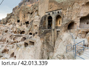 Cave city Vardzia, carved into the rock - famous attraction of Georgia. Стоковое фото, фотограф Яков Филимонов / Фотобанк Лори