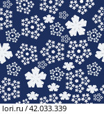 Seamless abstract Christmas pattern of snowflakes, ice flakes xmas background. Стоковая иллюстрация, иллюстратор Iva Noel / Фотобанк Лори