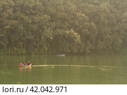 Pokhara, Nepal - November 20, 2015: Tourists row on a boat across Phewa lake. Редакционное фото, фотограф VittoriaChe / Фотобанк Лори