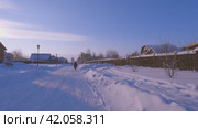 Прогулка по улицам города Свияжска (2024 год). Стоковое видео, видеограф Галина / Фотобанк Лори