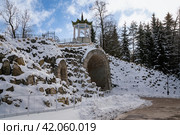 View of the arch "Big Caprice" over the Podkaprizovaya road in the Alexander Park of Tsarskoye Selo on a sunny winter day, Pushkin, St. Petersburg, Russia. Стоковое фото, фотограф Ula Ulachka / Фотобанк Лори