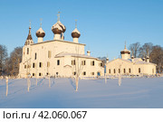 Старинный храмовый комплекс в Хопылево морозным январским утром. Ярославская область (2024 год). Стоковое фото, фотограф Виктор Карасев / Фотобанк Лори