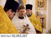 Новопоставленный священник Олег Мухин в Преображенском кафедральном соборе Балашихи (2024 год). Редакционное фото, фотограф Дмитрий Неумоин / Фотобанк Лори