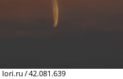 Airplane with contrail at orange sunset. Стоковое видео, видеограф Данил Руденко / Фотобанк Лори