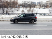 Volkswagen Touran Second generation model LCV rides on the city road. Gray minivan in motion. Редакционное фото, фотограф Константин Григорьев / Фотобанк Лори
