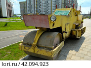 Строительный каток во дворе жилого городского  микрорайона. Стоковое фото, фотограф Сергеев Валерий / Фотобанк Лори