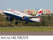 Самолет A320-232 авиакомпании British Airways взлетает (2019 год). Редакционное фото, фотограф Сергей Крамарев / Фотобанк Лори