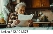 an senile woman looks at a document in front of a kitchen. Стоковое AI-изображение, AI-художник Юлия Гапеенко / Фотобанк Лори