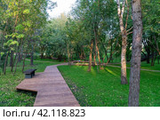 Москва. Парк «Берег реки Сходни», дорожки (2019 год). Стоковое фото, фотограф Александр К / Фотобанк Лори
