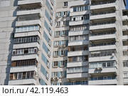 Двадцатидвухэтажный одноподъездный каркасно-панельный жилой дом серии П-4/27 (с каркасно-монолитными элементами КМС-101). Построен в 1994 году. Улица Свободы, 59. Район Северное Тушино. Москва (2014 год). Стоковое фото, фотограф lana1501 / Фотобанк Лори