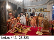 Хиротония диакона Леонида Вадимовича Певень во пресвитера в Николо-Архангельском храме Балашихи (2024 год). Редакционное фото, фотограф Дмитрий Неумоин / Фотобанк Лори