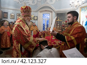 Хиротония диакона Леонида Вадимовича Певень во пресвитера в Николо-Архангельском храме Балашихи (2024 год). Редакционное фото, фотограф Дмитрий Неумоин / Фотобанк Лори