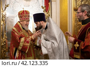 Хиротония диакона Леонида Вадимовича Певень во пресвитера в Николо-Архангельском храме Балашихи (2024 год). Редакционное фото, фотограф Дмитрий Неумоин / Фотобанк Лори