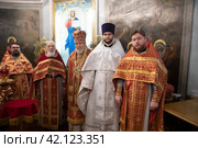 Общий снимок в алтаре в день хиротонии диакона Леонида Вадимовича Певень во пресвитера в Николо-Архангельском храме Балашихи (2024 год). Редакционное фото, фотограф Дмитрий Неумоин / Фотобанк Лори