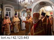 Встреча епископа, начало литургии в Николо-Архангельском храме Балашихи (2024 год). Редакционное фото, фотограф Дмитрий Неумоин / Фотобанк Лори