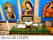Татарская национальная галерея в мусульманском зале.  Храм Всех религий. Город Казань (2023 год). Редакционное фото, фотограф Александр Тараканов / Фотобанк Лори