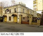 Здание посольства Исландии в Хлебном переулке, центр Москвы. Iceland embassy building in the center of Moscow. Sunny spring view. (2019 год). Стоковое фото, фотограф Александр Кузнецов / Фотобанк Лори