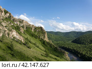 Река протекающая среди холмов, поросших лесом. Река Белый Июс. Стоковое фото, фотограф Лозовая Людмила / Фотобанк Лори