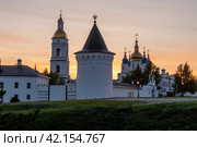 Башни Тобольский кремль на закате (2023 год). Редакционное фото, фотограф Литвяк Игорь / Фотобанк Лори