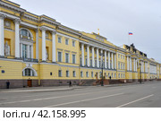 Конституционный суд Российской Федерации на Сенатской площади в Санкт-Петербурге (бывшее здание Сената и Синода) (2019 год). Стоковое фото, фотограф Александр Алексеев / Фотобанк Лори