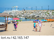 Город Каспийск, Каспийское море с пляжем. Республика Дагестан (2023 год) Редакционное фото, фотограф Руслан Лесков / Фотобанк Лори