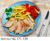Pork loin with fried potato and pimiento on plate. Стоковое фото, фотограф Яков Филимонов / Фотобанк Лори