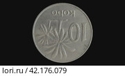 Реверс монеты Нигерии 10 кобо 1976 года на черном фоне. Reverse of Nigeria coin 10 kobo 1976, isolated in black background. 3d animation in 4k video. Стоковая анимация, аниматор Александр Кузнецов / Фотобанк Лори
