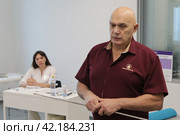Доктор Сергей Михайлович Бубновский во время семина в Балашихе (2024 год). Редакционное фото, фотограф Дмитрий Неумоин / Фотобанк Лори