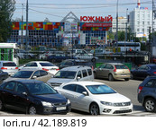 Торговый центр "Южный". Кировоградская улица, 9, копрус 4. Район Чертаново Северное. Город Москва (2014 год). Редакционное фото, фотограф lana1501 / Фотобанк Лори