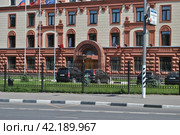 Кирпичное здание 1957 года постройки. Азовская улица, 19. Район Зюзино. Город Москва (2014 год). Редакционное фото, фотограф lana1501 / Фотобанк Лори