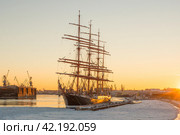 Санкт-Петербург зимой. Нева. Зимовка барка "Седов" (2014 год). Стоковое фото, фотограф Александр Алексеев / Фотобанк Лори
