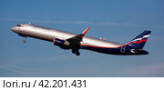 Aeroflot Airbus soaring from El Prat Airport (2020 год). Редакционное фото, фотограф Яков Филимонов / Фотобанк Лори