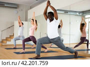 African american standing in Ashta Chandrasana with hands in prayer above head. Стоковое фото, фотограф Яков Филимонов / Фотобанк Лори