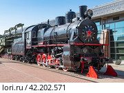 Советский паровоз Эм730-31 у уличной экспозиции Музея железных дорог России солнечным летним днем. Санкт-Петербург (2023 год). Редакционное фото, фотограф Виктор Карасев / Фотобанк Лори