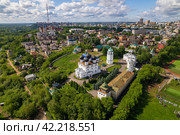 Вид с высоты на Трифонов монастырь в городе Кирове (аэросъемка 2023 года) Стоковое фото, фотограф Владислав Самошкин / Фотобанк Лори