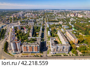 Вид с высоты на улицу Некрасова в городе Кирове (аэросъемка 2023 года) Редакционное фото, фотограф Владислав Самошкин / Фотобанк Лори