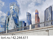 Московский международный деловой центр «Москва-Сити» с Краснопресненской набережной. ЦАО г. Москвы (2022 г.) Редакционное фото, фотограф Вера Смолянинова / Фотобанк Лори
