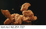 The nuggets fall on the table. Filmed is slow motion 1000 fps. Стоковое видео, видеограф Артем Шадрин / Фотобанк Лори