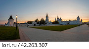 Тобольск. Панорама Тобольского кремля на закате (2023 год). Редакционное фото, фотограф Литвяк Игорь / Фотобанк Лори