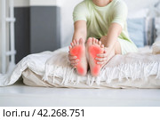 Joint diseases, hallux valgus, plantar fasciitis, heel spur, woman's leg hurts, pain in the foot, massage of female feet at home. Стоковое фото, фотограф Станислав Тарко / Фотобанк Лори