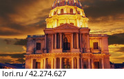 Les Invalides (The National Residence of the Invalids) against the background of the sunset (4K, time lapse, with zoom). Paris, France (2024 год). Стоковое видео, видеограф Владимир Журавлев / Фотобанк Лори