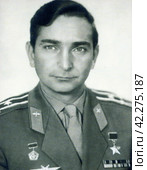 Валерий Фёдорович Быковский (1934 - 2019) — лётчик-космонавт СССР № 5, дважды Герой Советского Союза, совершивший три полёта в космос общей продолжительностью 20 суток 17 часов 47 минут 21 секунды. Был единственным из космонавтов, летавших на кораблях «Восток» или «Восход», кто совершил 3 космических полёта. Редакционное фото, фотограф Сергей Елизарьев / Фотобанк Лори