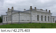 Уездное казначейство (Верхотурский кремль) 1912-1914 гг. Памятник архитектуры. Свердловская область (2021 год). Редакционное фото, фотограф Алексей Иванов / Фотобанк Лори