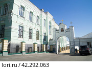 Киево - Печерская лавра. Входные ворота. Киев. Украина (2019 год). Редакционное фото, фотограф Дмитрий Сакретарев / Фотобанк Лори