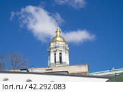 Киево - Печерская лавра. Купол собора на фоне синего неба на пасху (2019 год). Стоковое фото, фотограф Дмитрий Сакретарев / Фотобанк Лори